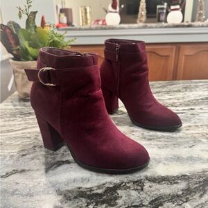 Shoe Dazzle burgundy faux Women's Ankle Boots
